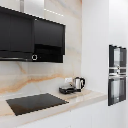 Sunny & Luxurious Penthouse With Terrace Atene