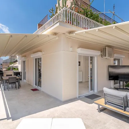 Sunny & Luxurious Penthouse With Terrace Appartamento