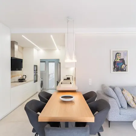 Sunny & Luxurious Penthouse With Terrace Apartment