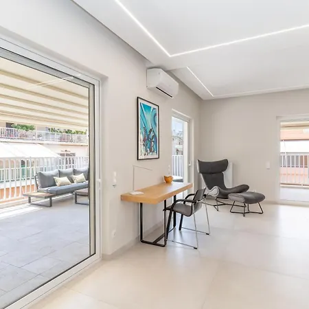 Sunny & Luxurious Penthouse With Terrace