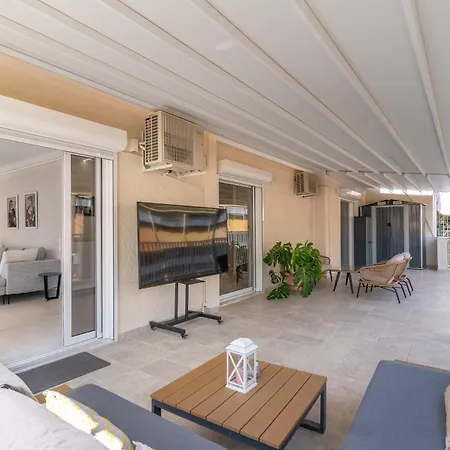 Sunny & Luxurious Penthouse With Terrace Athens
