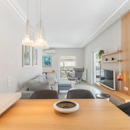 Sunny & Luxurious Penthouse With Terrace