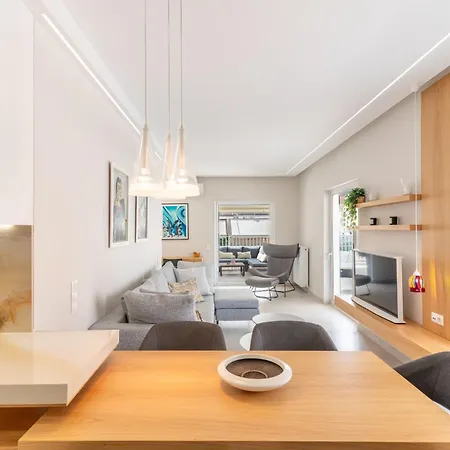 Sunny & Luxurious Penthouse With Terrace *