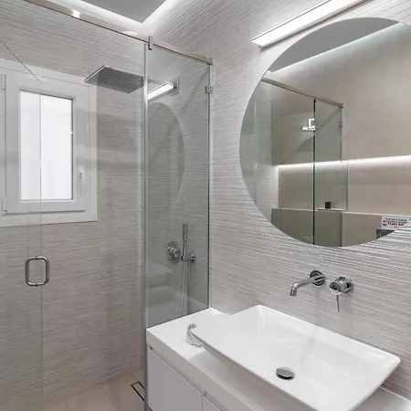 Sunny & Luxurious Penthouse With Terrace *